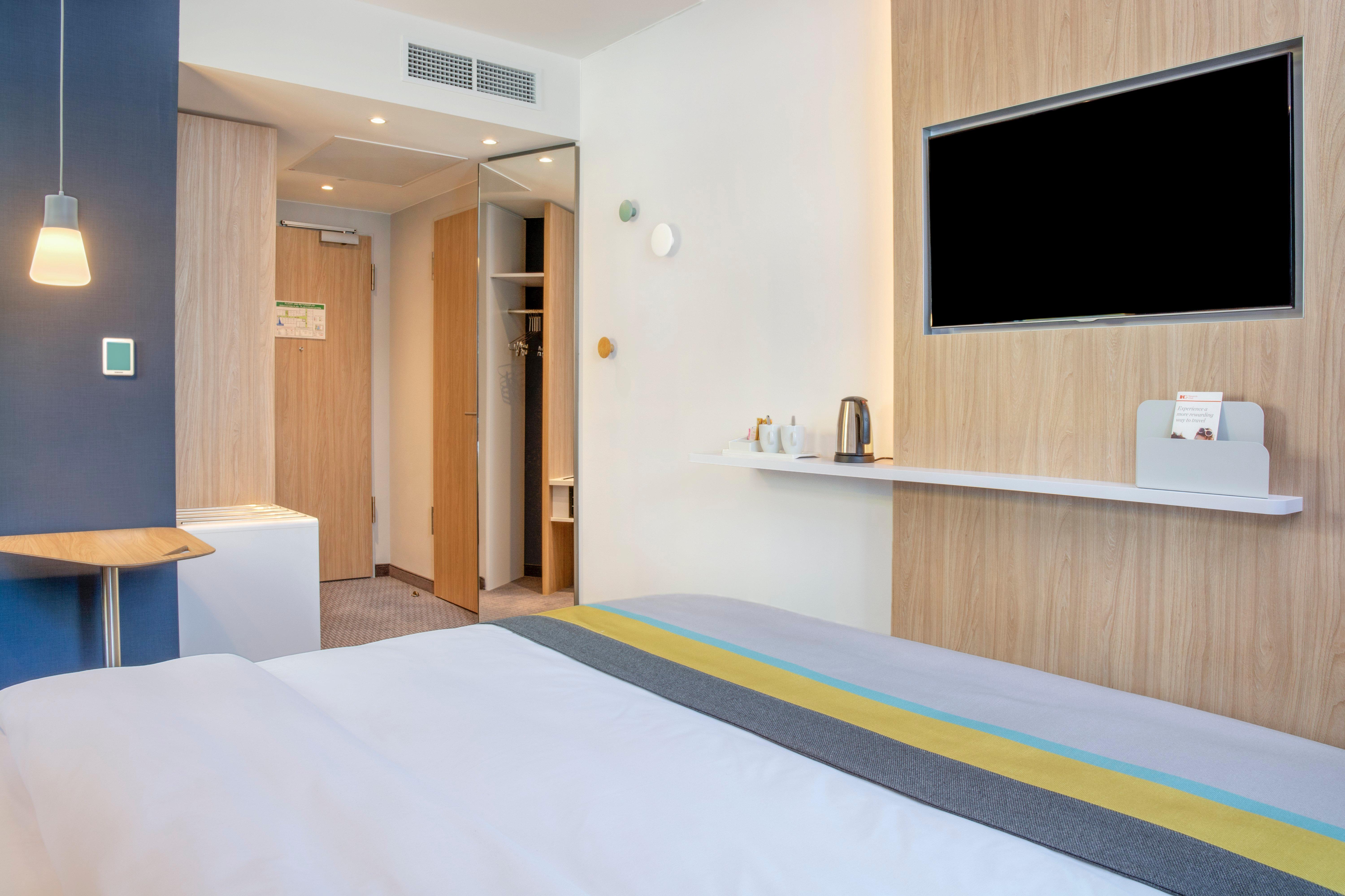 Holiday Inn Express Karlsruhe - City Park, An Ihg Hotel Εξωτερικό φωτογραφία