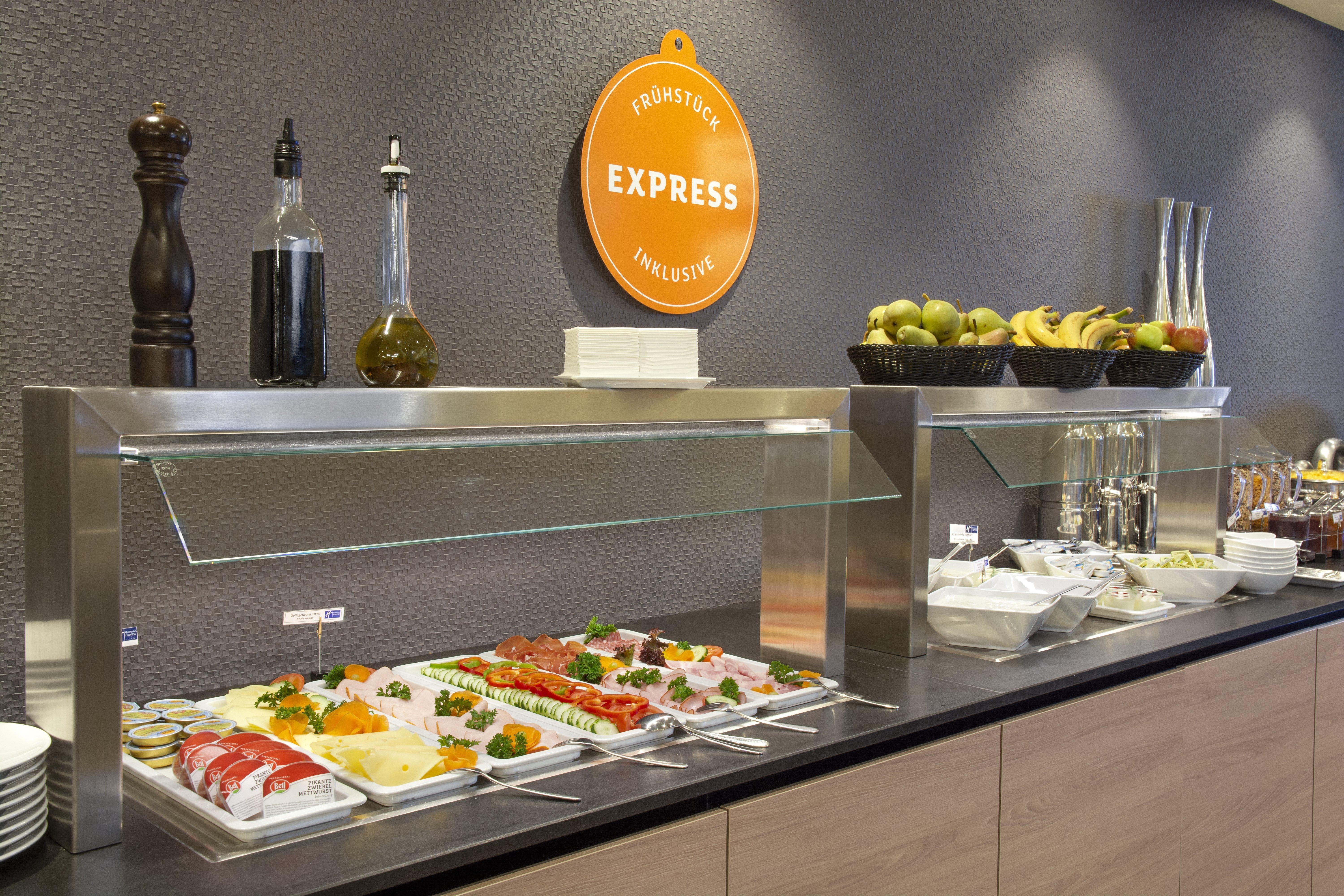 Holiday Inn Express Karlsruhe - City Park, An Ihg Hotel Εξωτερικό φωτογραφία