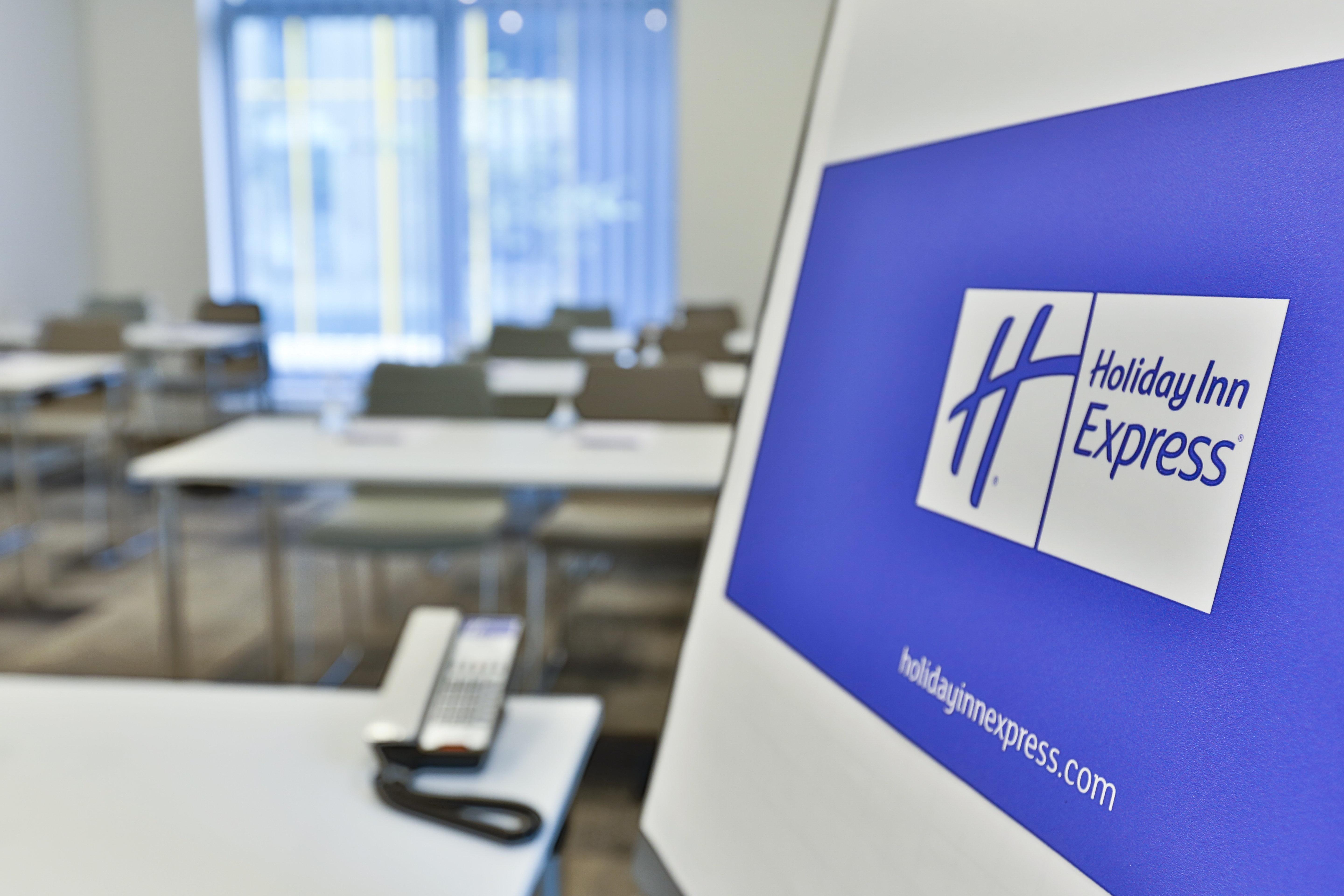 Holiday Inn Express Karlsruhe - City Park, An Ihg Hotel Εξωτερικό φωτογραφία